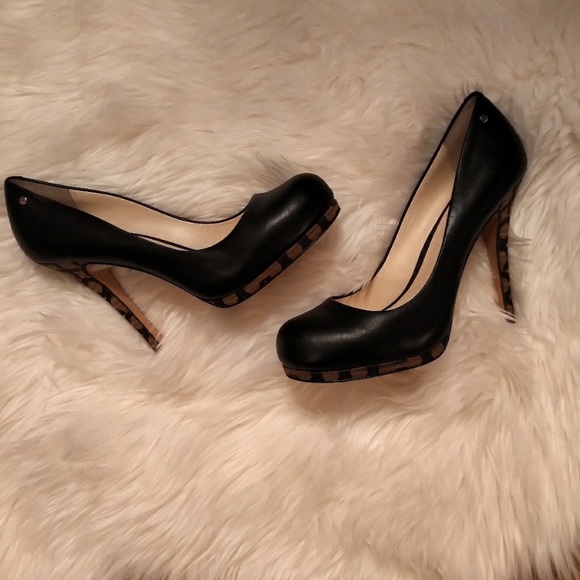 COACH Alexa Nappa Leather Signature Heels! 👠 ❤️ - Picture 3 of 6